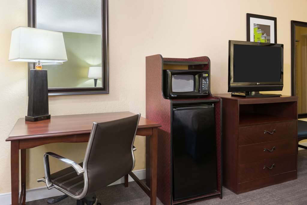 Фото Hampton Inn Raleigh Cary