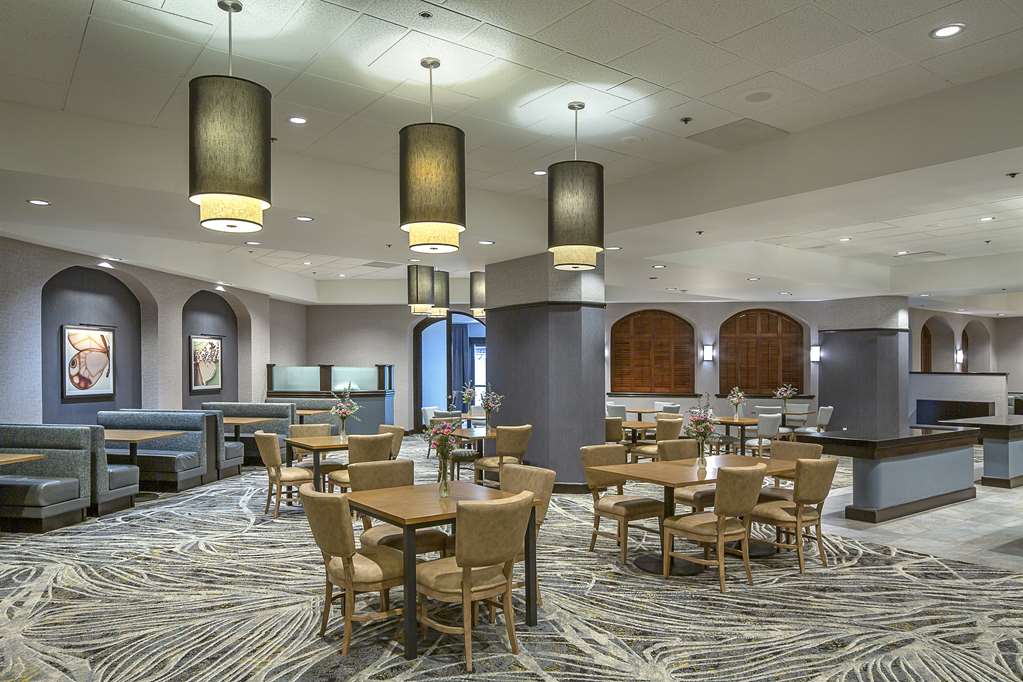 Фото DoubleTree by Hilton Hotel Modesto
