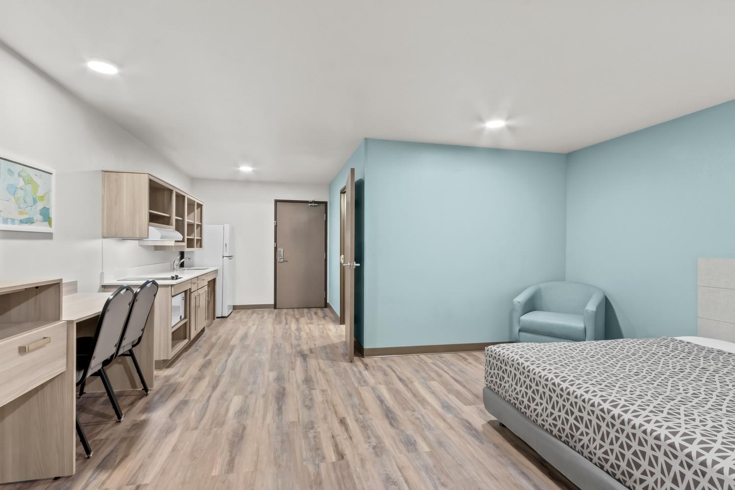 Фото WoodSpring Suites Linden