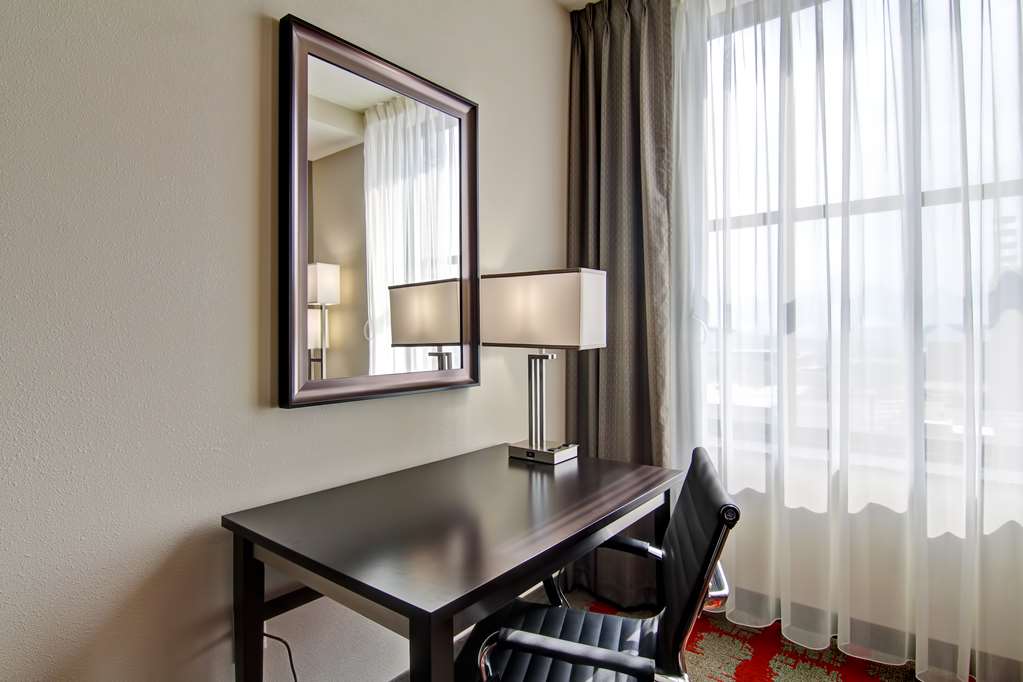 Фото Hampton Inn & Suites Cincinnati-Downtown