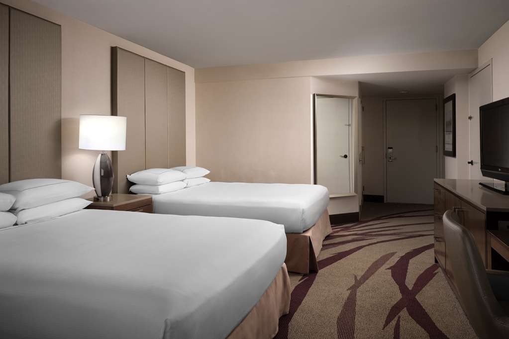 Фото Hilton Long Beach Hotel