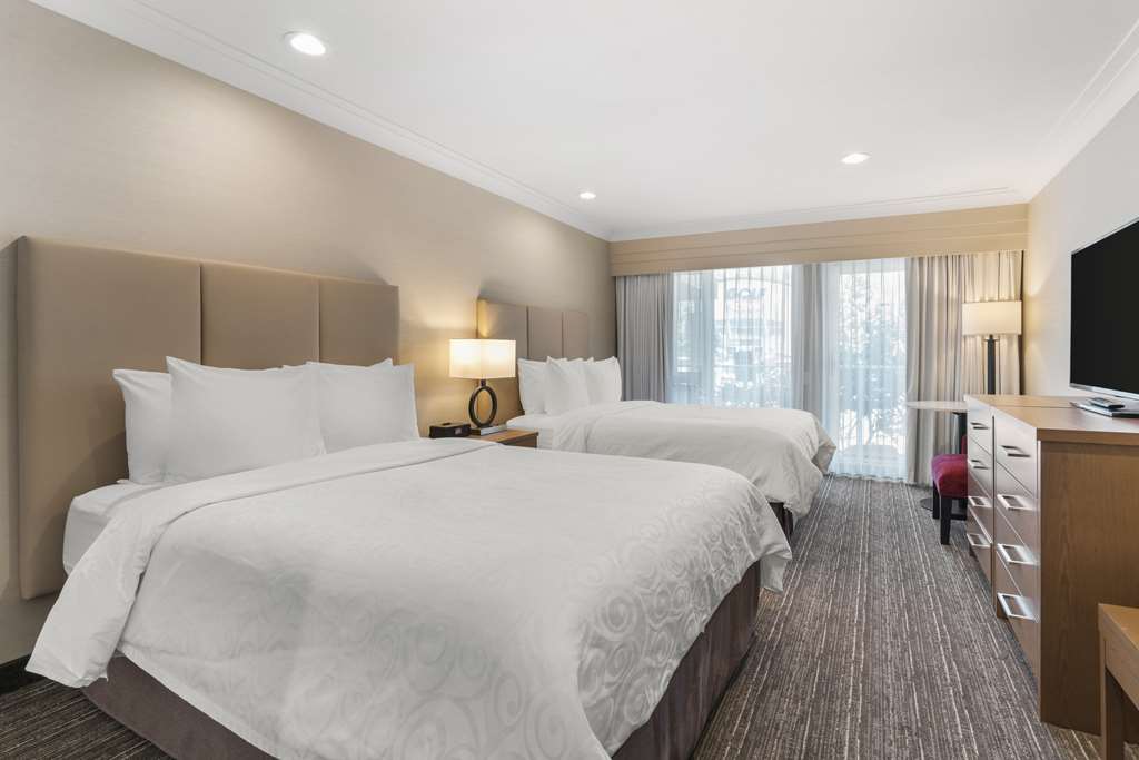 Фото Best Western Plus Kelowna Hotel & Suites