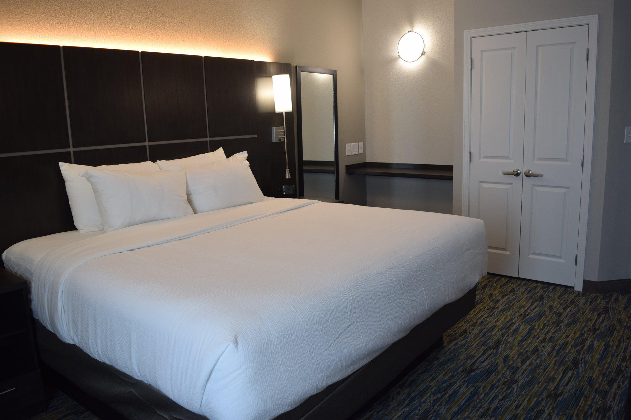 Фото Candlewood Suites Nashville - Metro Center, an Ihg Hotel