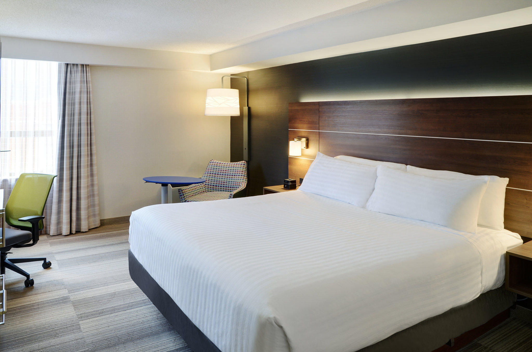 Фото Holiday Inn Express Toronto - Downtown, an Ihg Hotel
