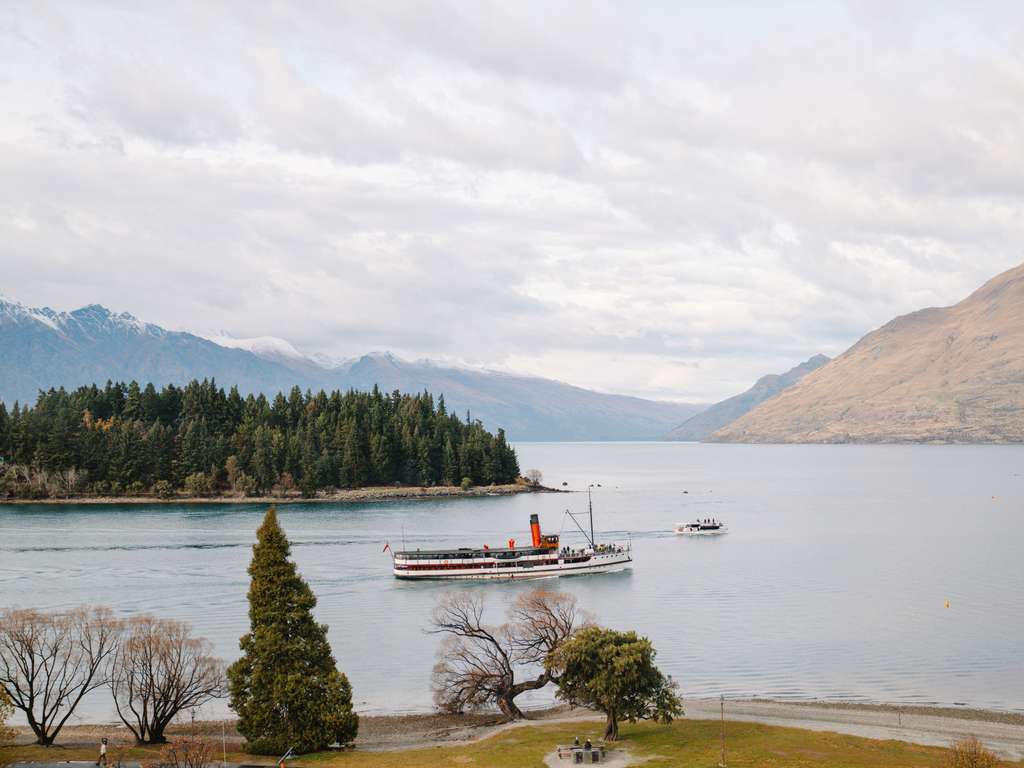 Фото Hotel St. Moritz Queenstown