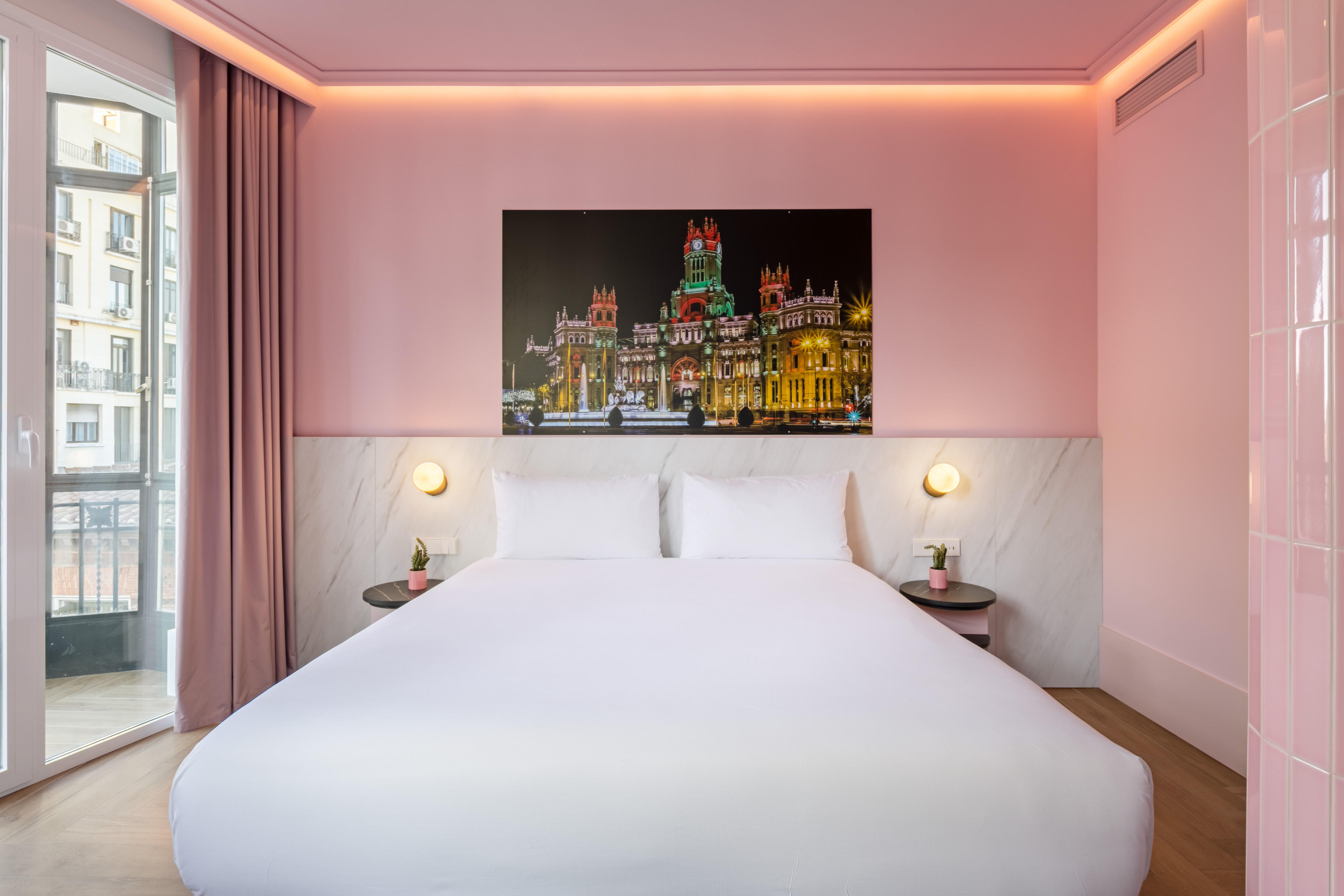 Фото Ikonik Gran VIA