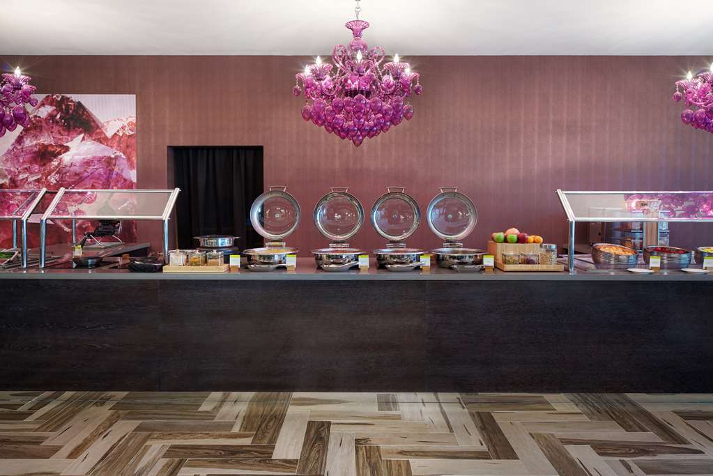 Фото DoubleTree by Hilton Hotel Orlando East - Ucf Area