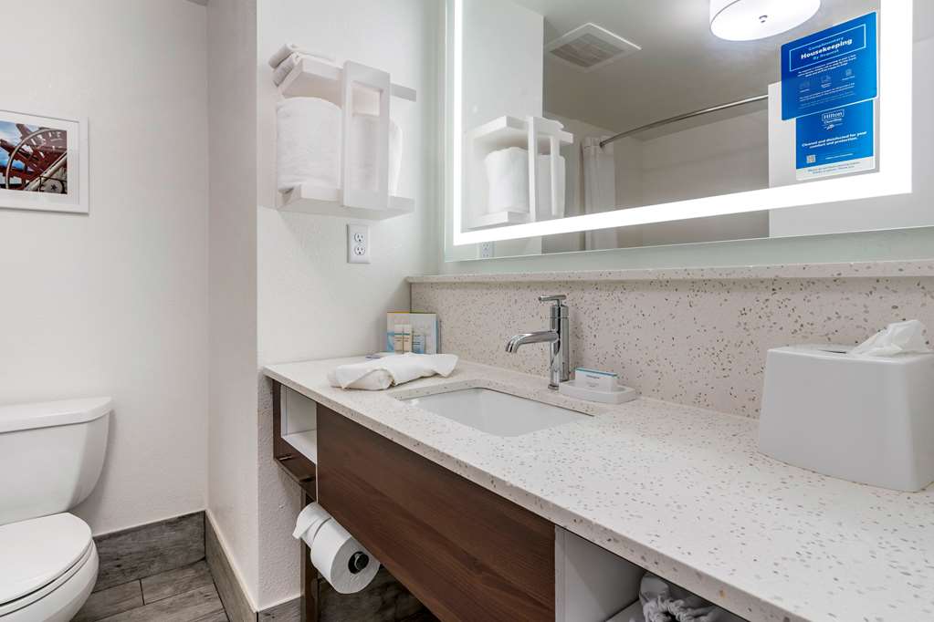 Фото Hampton Inn & Suites Louisville East