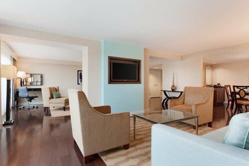 Гостиница Embassy Suites Boston Waltham в Натике
