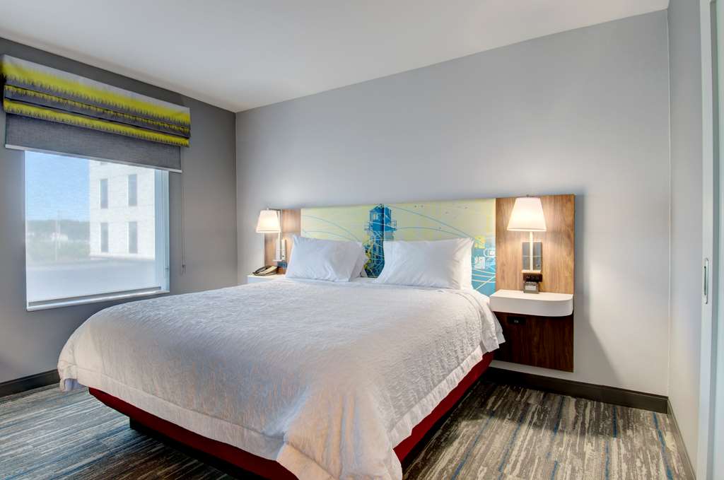 Фото Hampton Inn & Suites Portland West