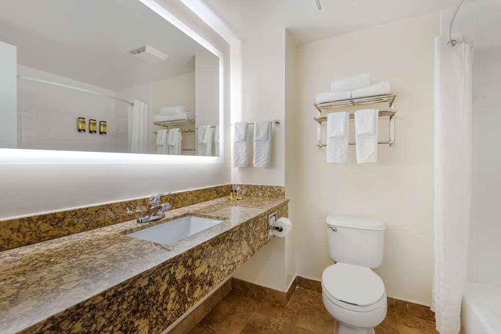 Фото Best Western Plus Universal Inn