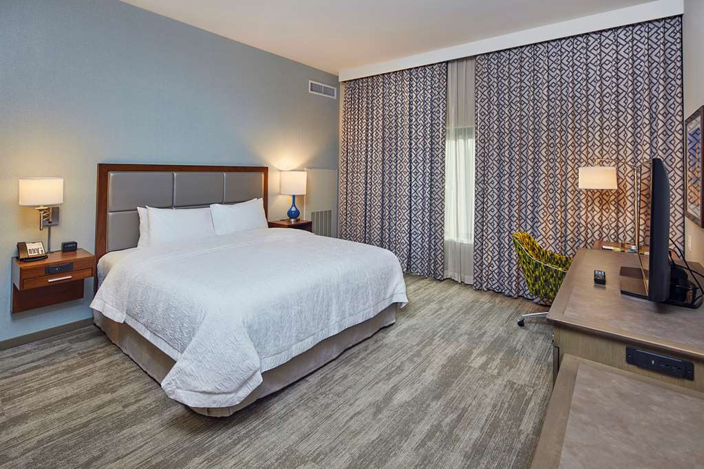 Фото Hampton Inn & Suites Sacramento at Csus