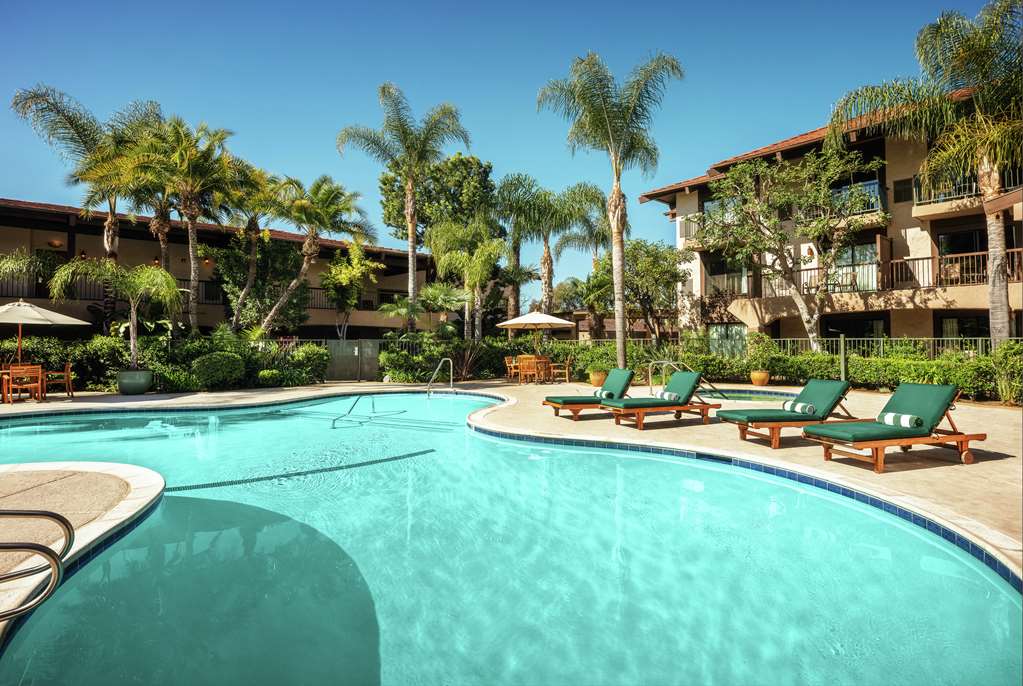 Фото DoubleTree by Hilton Claremont