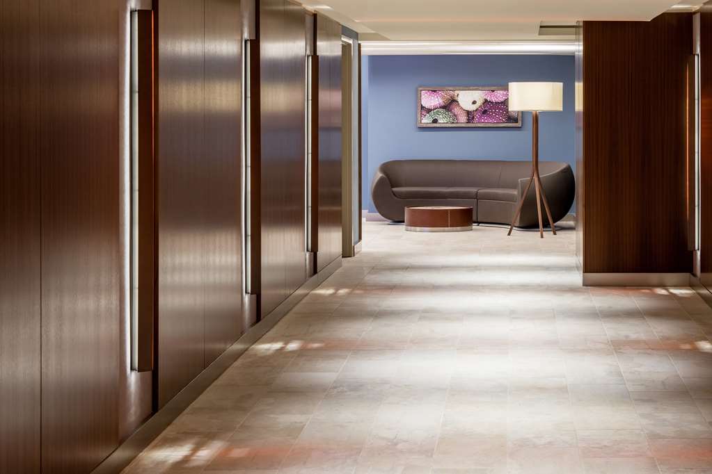 Фото Hilton Garden Inn Waikiki Beach