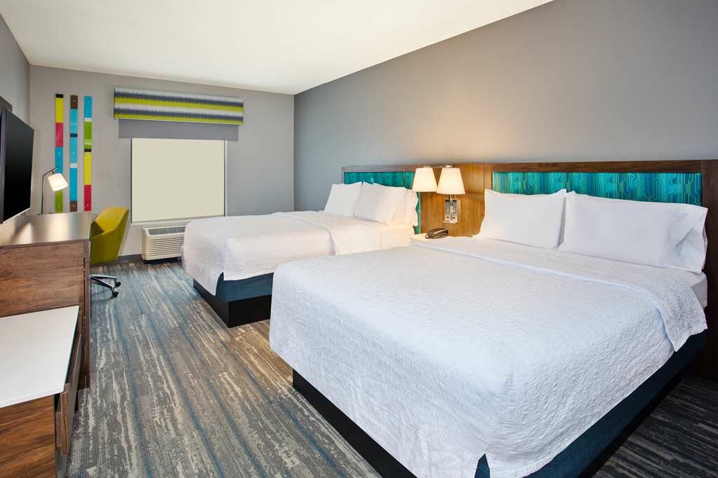 Фото Hampton Inn & Suites Tampa East