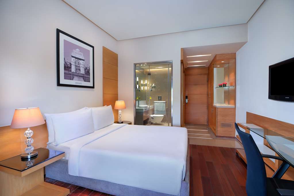 Фото Radisson Blu Marina Hotel, Delhi Connaught Place