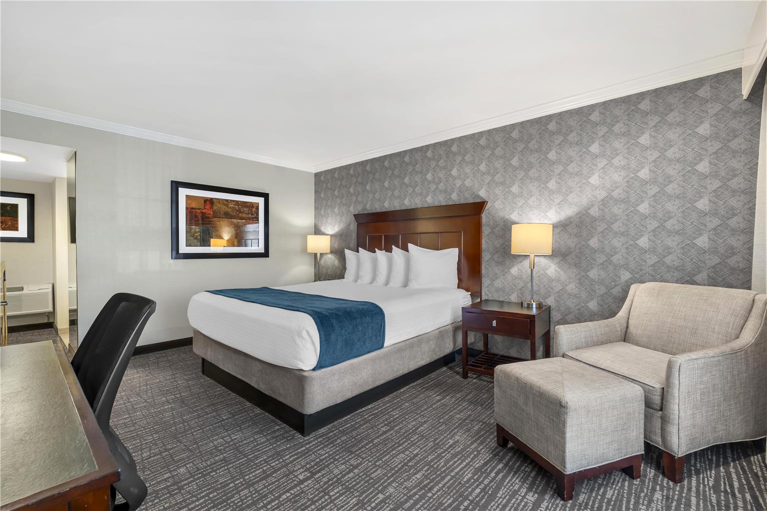 Фото Best Western Plus Carriage Inn