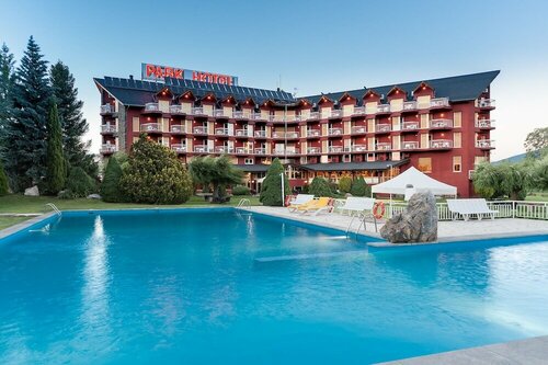 Гостиница Hotel Puigcerdà в Праде
