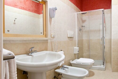 Гостиница Des Bains в Пезаро
