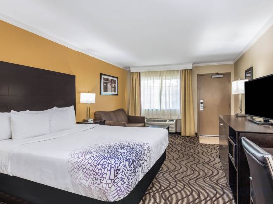 Фото La Quinta Inn & Suites by Wyndham Carlsbad - Legoland Area