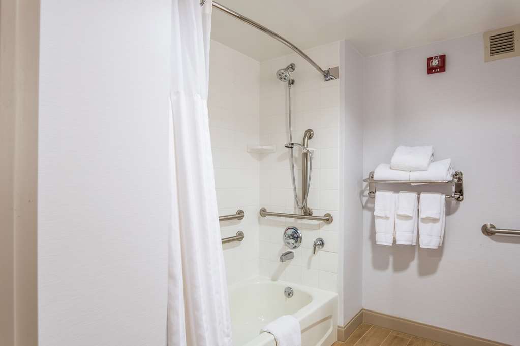 Фото Hilton Garden Inn Suffolk Riverfront