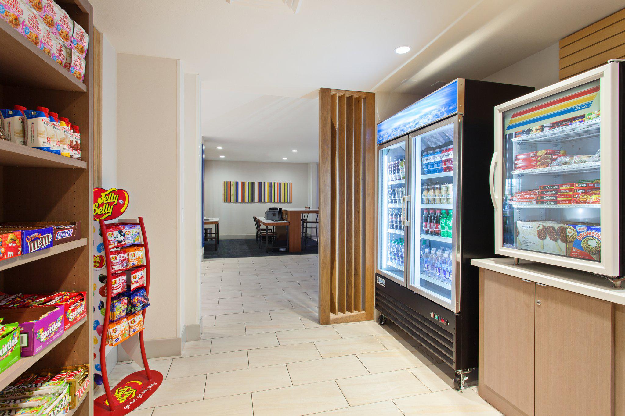 Фото Holiday Inn Express & Suites Corona