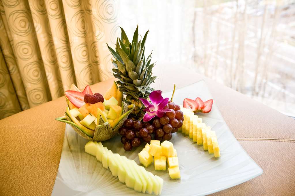 Фото Embassy Suites by Hilton San Diego La Jolla