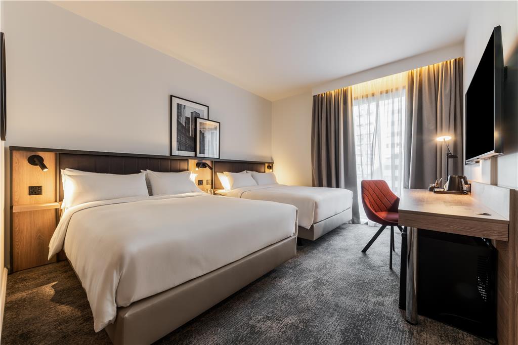 Фото Radisson Hotel Manchester City Centre, A Verified Net Zero Hotel