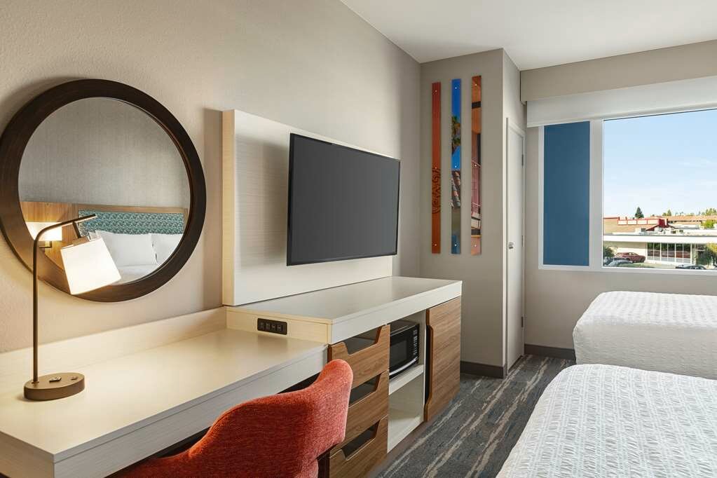 Фото Hampton Inn & Suites San Mateo-San Francisco Airport