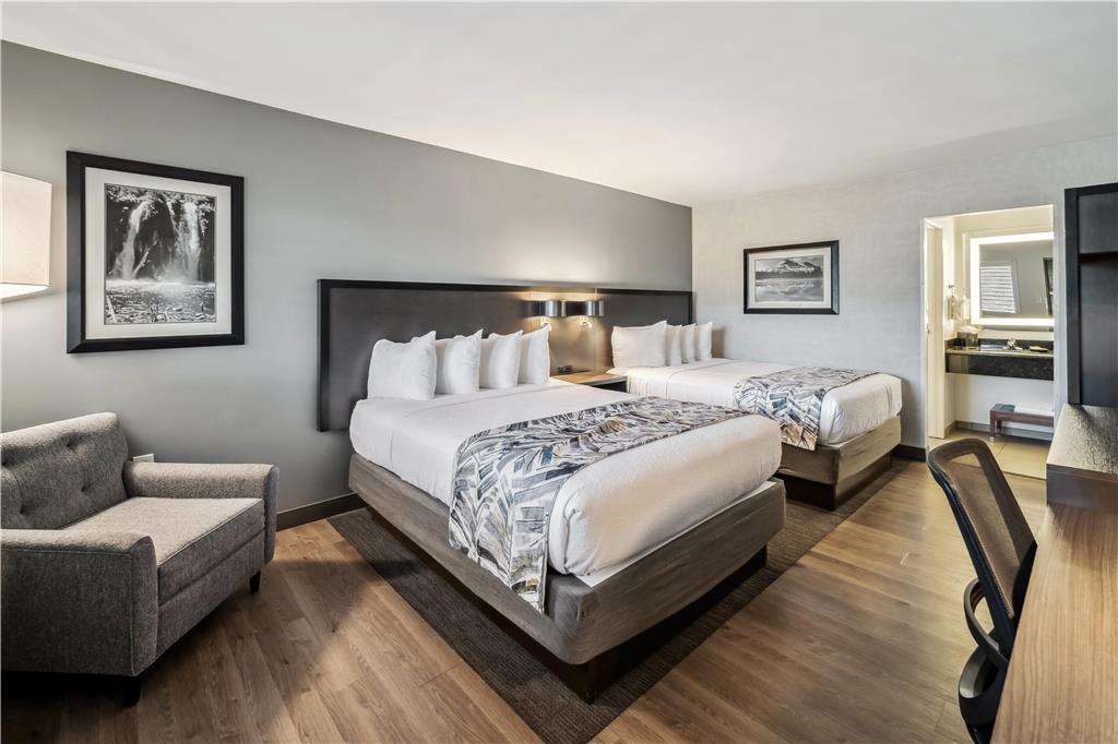 Фото Best Western Plus Hilltop Inn