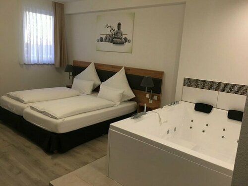 Гостиница Hotel in Laisen в Ройтлингене