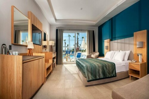 Гостиница Ephesia Holiday Beach Club в Кушадасы