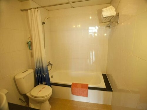 Гостиница Dam San Hotel в Буонметхуоте
