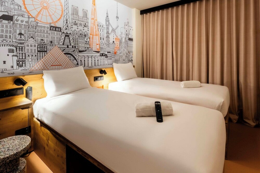 Фото EasyHotel Barcelona La Sagrera
