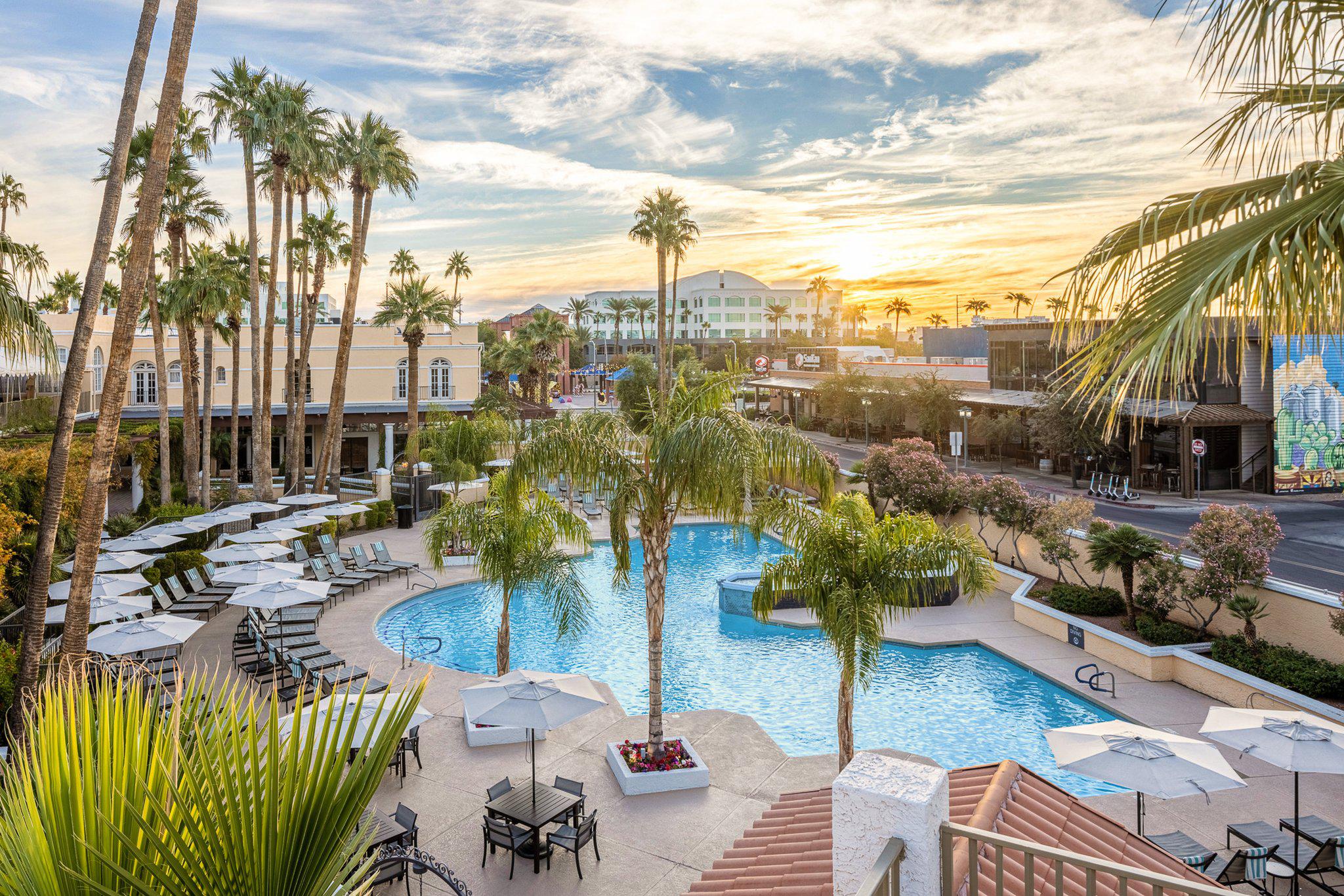 Фото Crowne Plaza Phoenix - Chandler Golf Resort, an Ihg Hotel