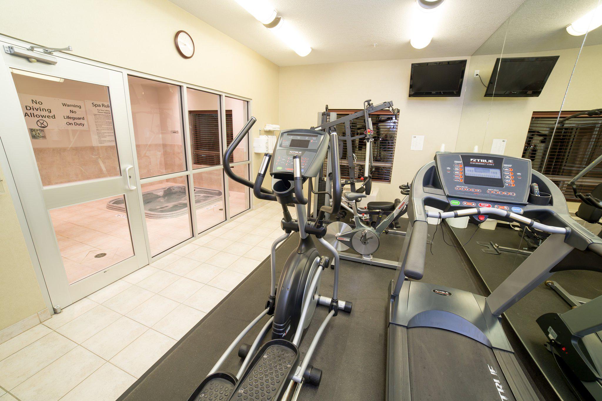 Фото Holiday Inn Express & Suites Drayton Valley
