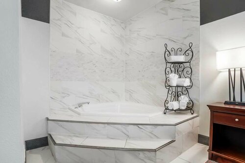 Гостиница Best Western Plus Daphne Inn & Suites в Дафни