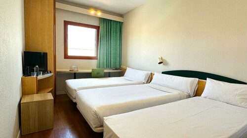 Гостиница Iris Hotel в Гвадалахаре