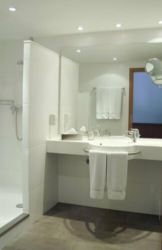 Гостиница Hotel Germania в Ройтлингене