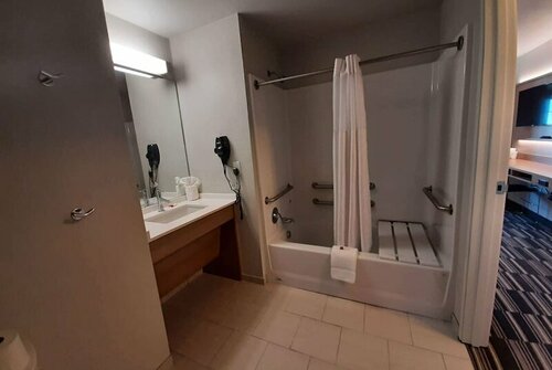 Гостиница Microtel Inn & Suites by Wyndham Loveland в Лавленде
