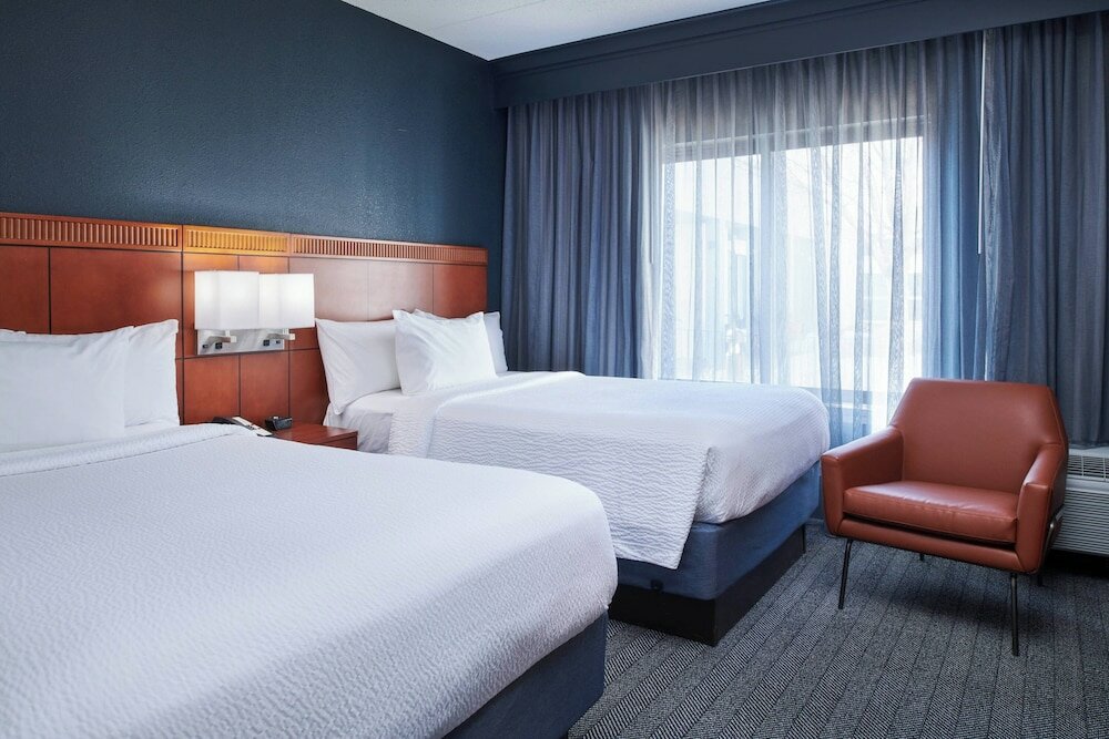 Фото Courtyard by Marriott Chicago Highland Park/Northbrook