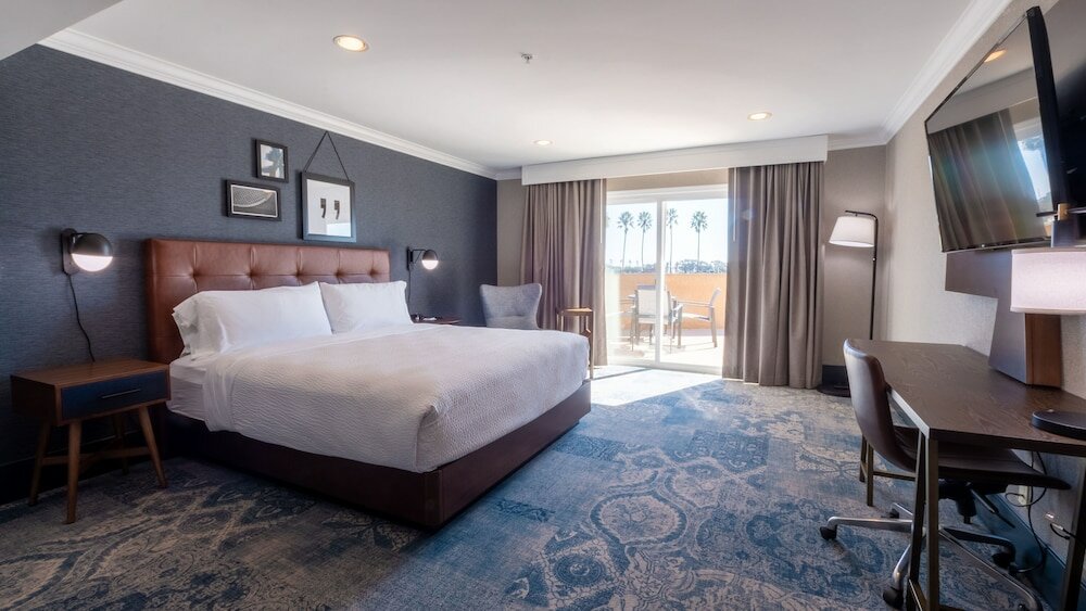 Фото Four Points by Sheraton Ventura Harbor Resort