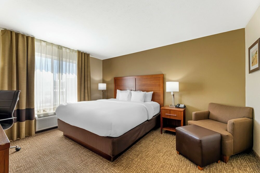 Фото Comfort Inn & Suites Porter near Indiana Dunes