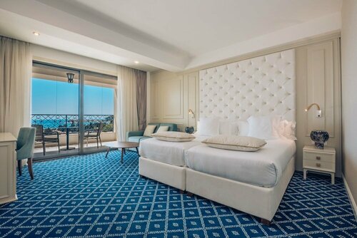 Гостиница Iberostar Waves Slavija в Будве
