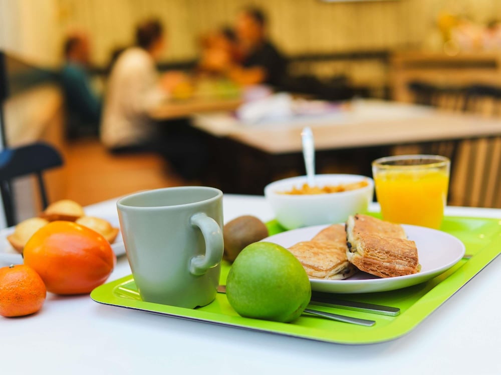 Фото ibis Styles Caen Centre Historique