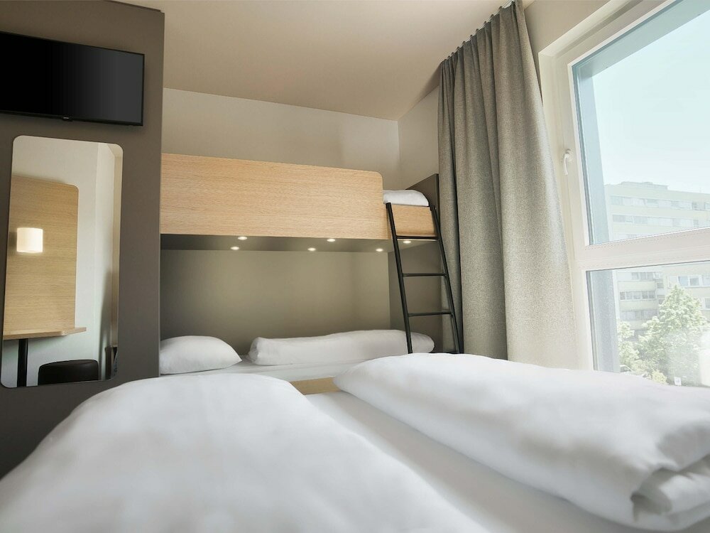 Фото B&b Hotel Köln-City
