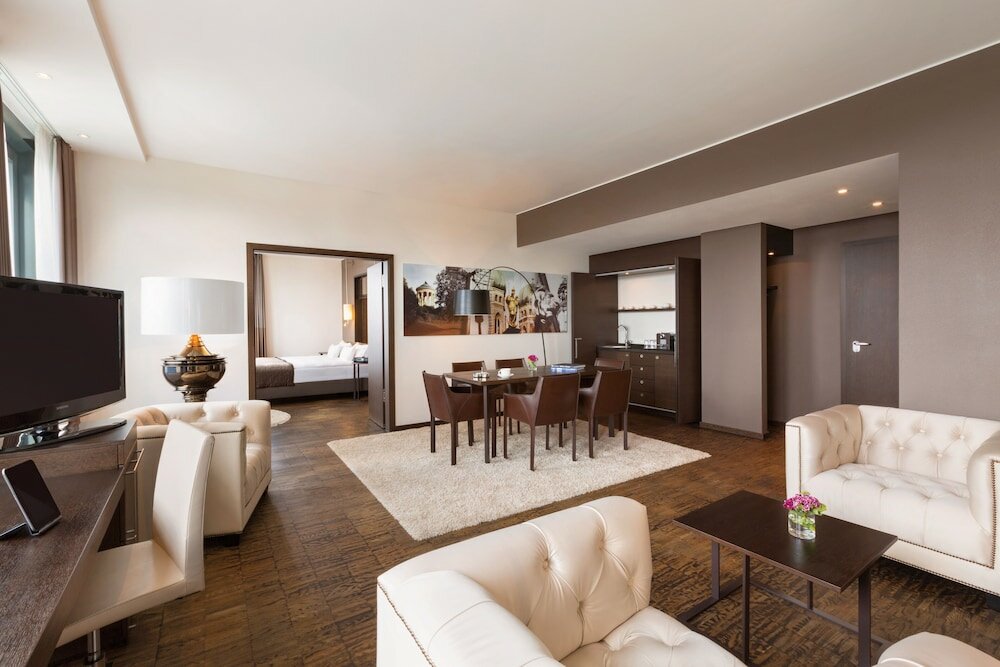Фото Infinity Hotel & Conference Resort Munich