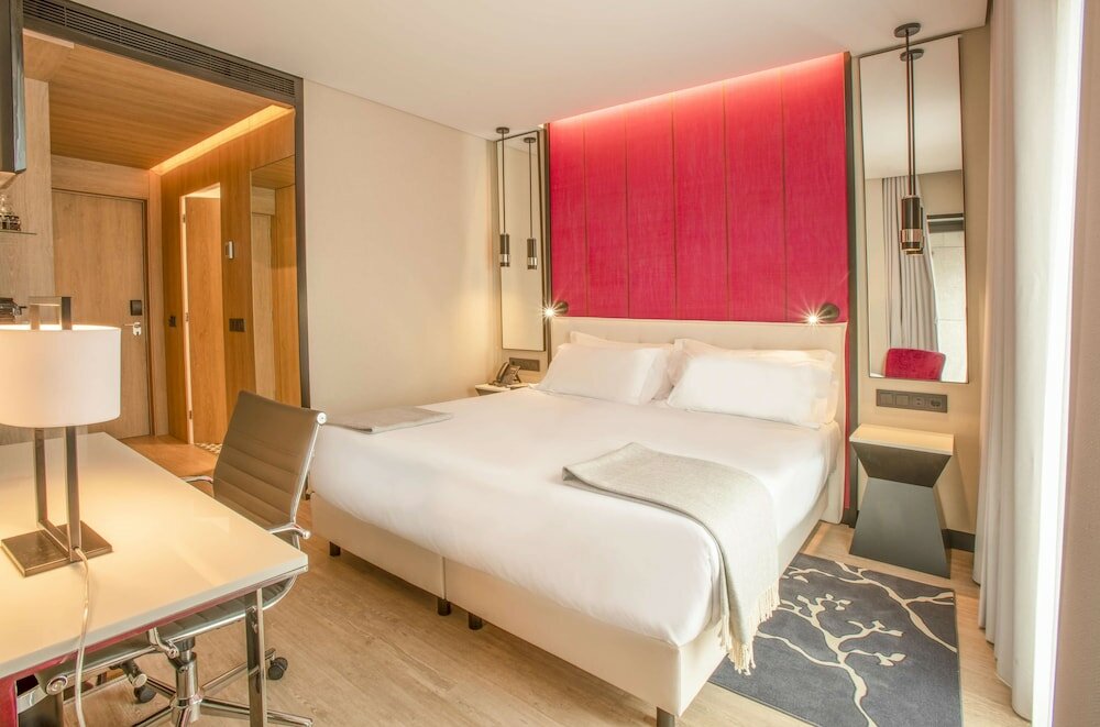 Фото Nh Hotel Porto Jardim