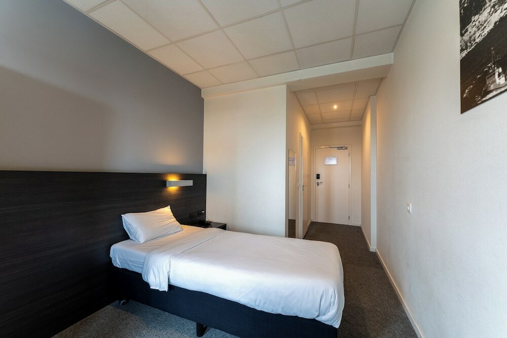 Фото Antwerp Harbour Hotel