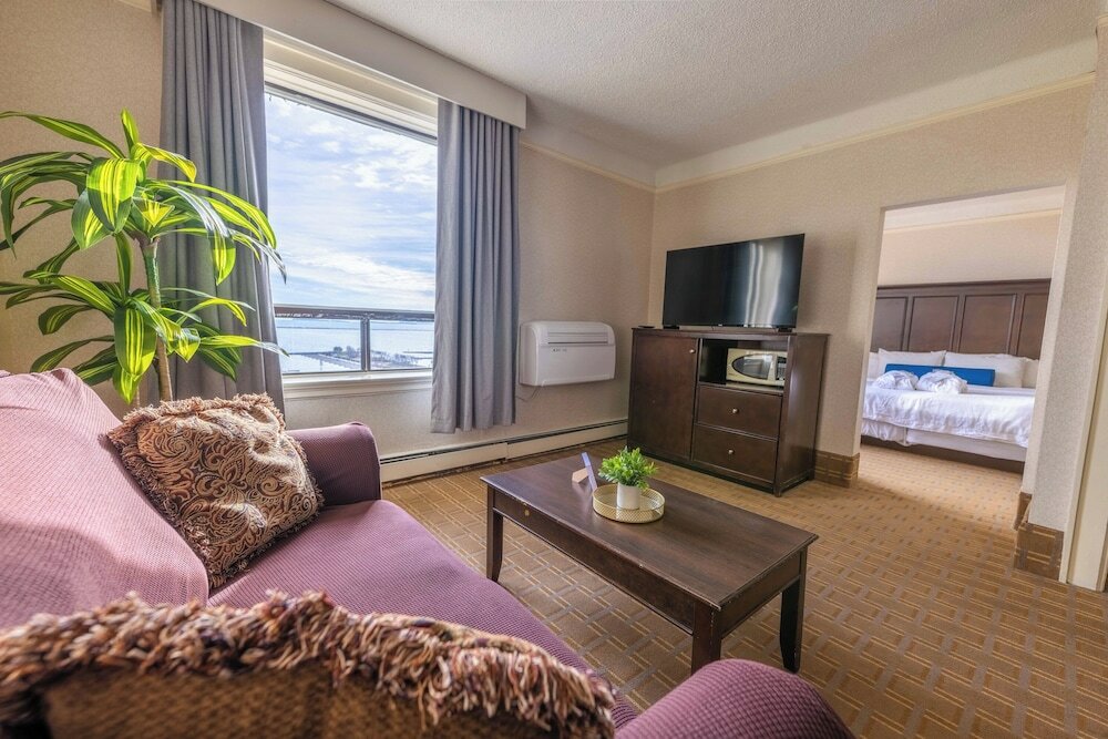 Фото Prince Arthur Waterfront Hotel & Suites